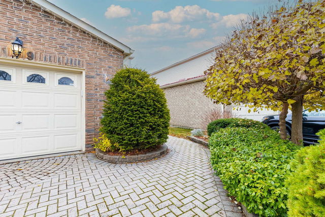 9 Lady Bower Crescent