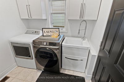 39 Bathgate Cres, Clarington - Courtice image-0-3