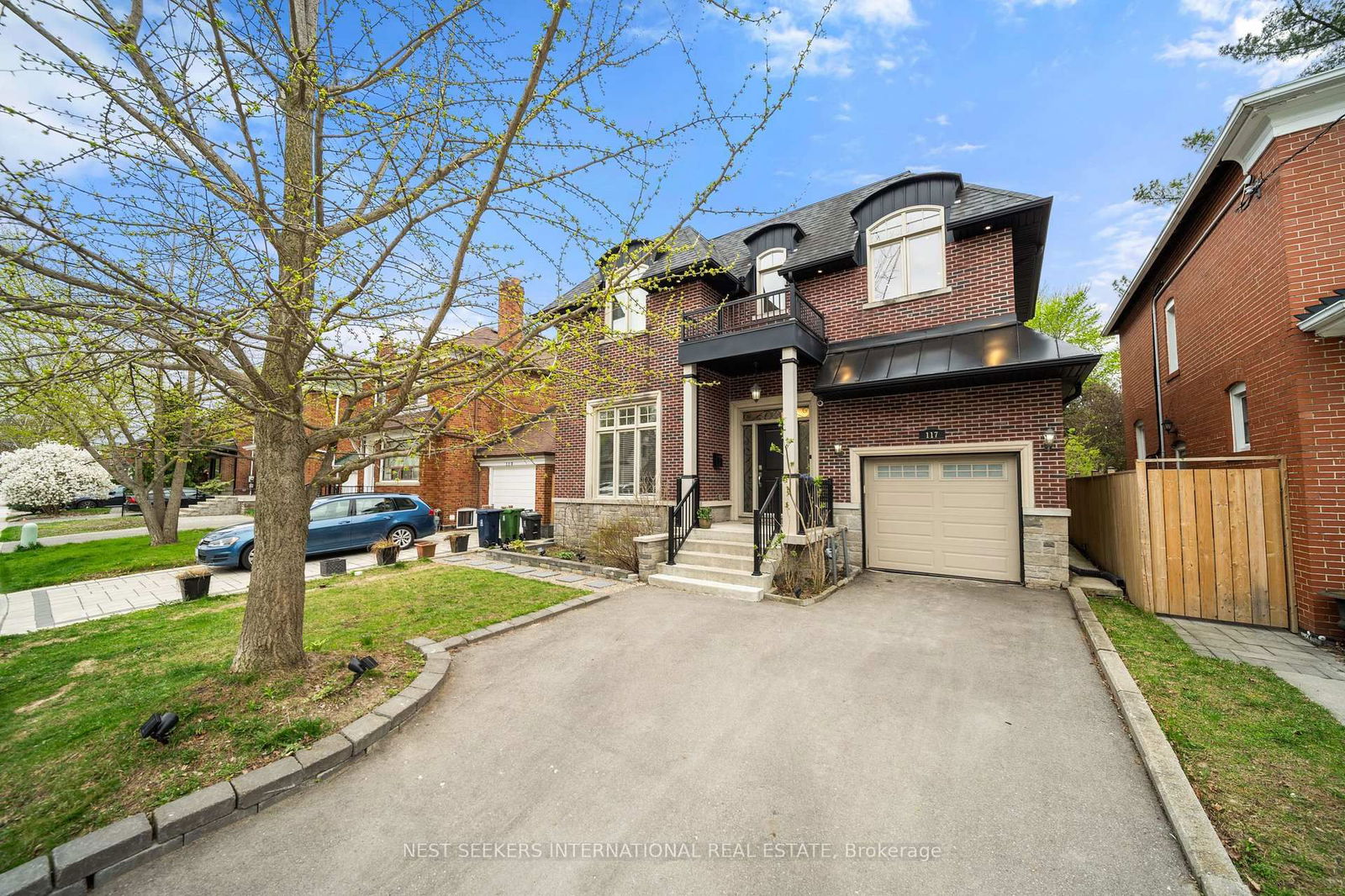 Detached House for sale at 117 Parkview Hill Crescent, Toronto, O'Connor-Parkview, M4B 1R6 - MLS: E12132675