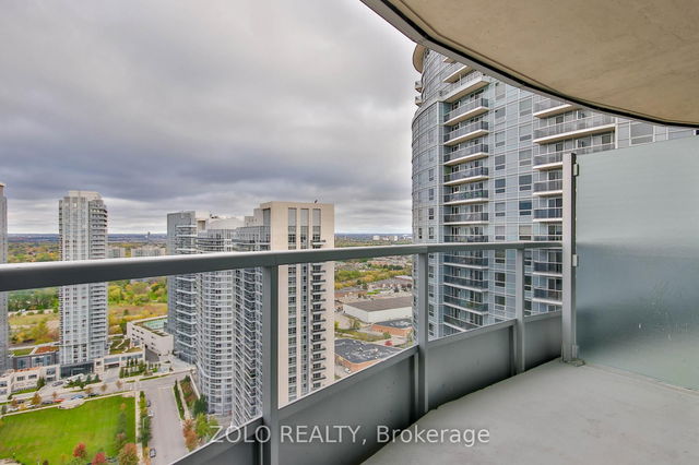 3009 - 125 Village Green Square
