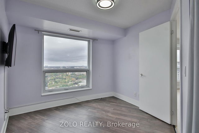 3009 - 125 Village Green Square