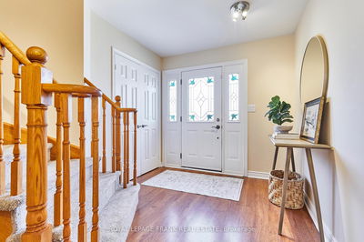 13 Newport Ave, Clarington - Courtice image-0-2