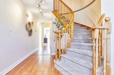 13 Newport Ave, Clarington - Courtice image-0-3