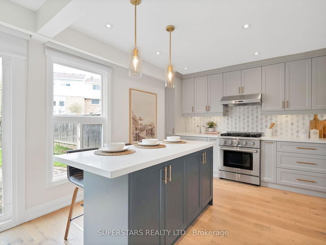 6 Kenhatch Boulevard