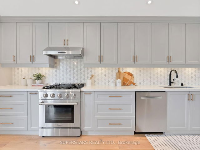6 Kenhatch Boulevard