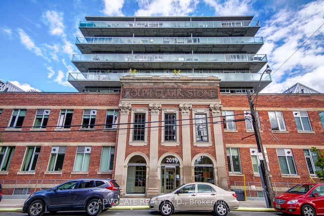 712 - 201 Carlaw Avenue