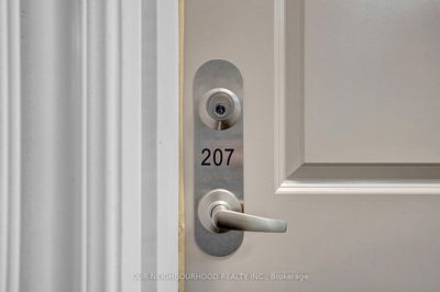 Unit 207 — 80 Aspen Springs Dr, Clarington - Bowmanville image-0-4