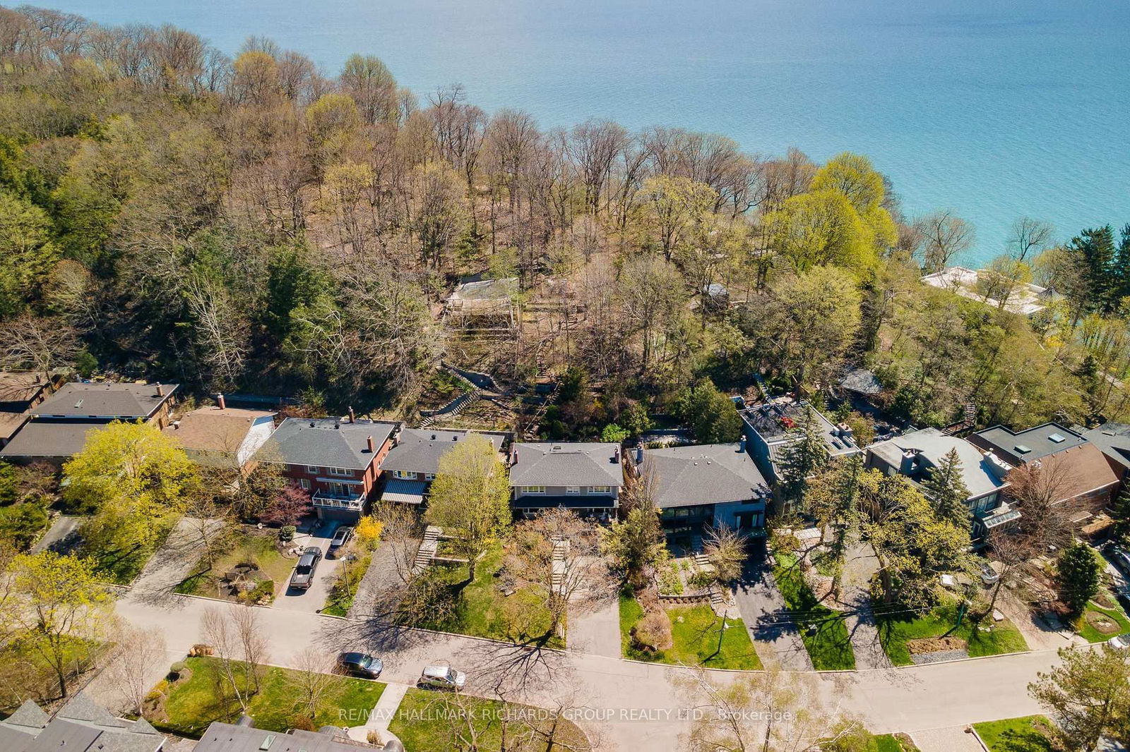 Detached House sold at 31 Fallingbrook Drive, Toronto, Birchcliffe-Cliffside, M1N 1B5 - MLS: E12134519