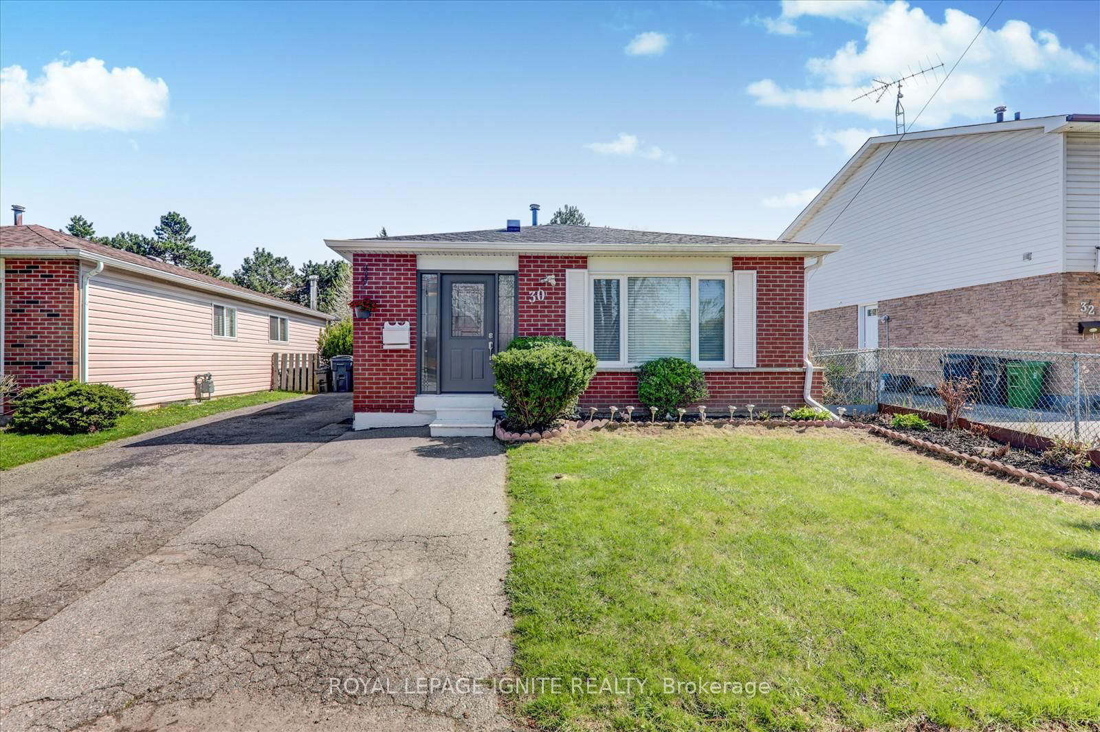Detached House for sale at 30 Blackwater Crescent, Toronto, Malvern, M1B 1L6 - MLS: E12134946