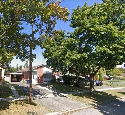 Detached House for lease at 32 Caddy Drive, Toronto, Woburn, M1G 2G1 - MLS: E12135392