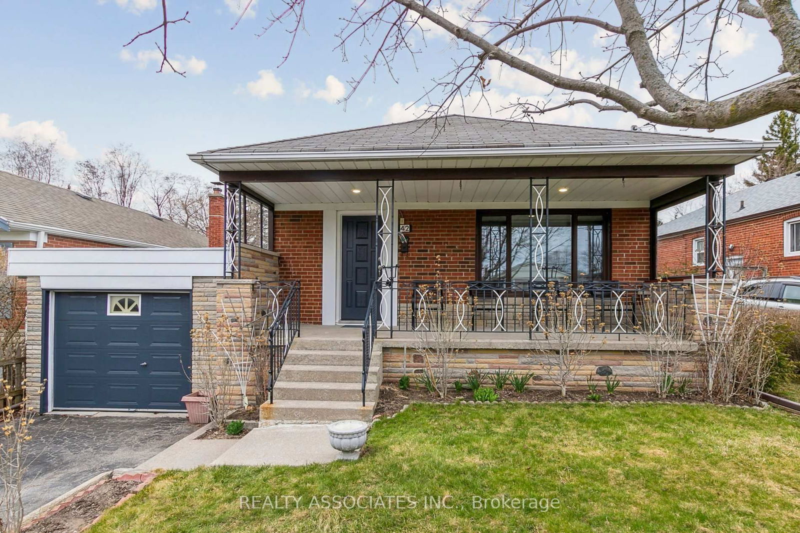 Detached House for sale at 42 Fraserton Crescent, Toronto, Bendale, M1J 1S8 - MLS: E12136158