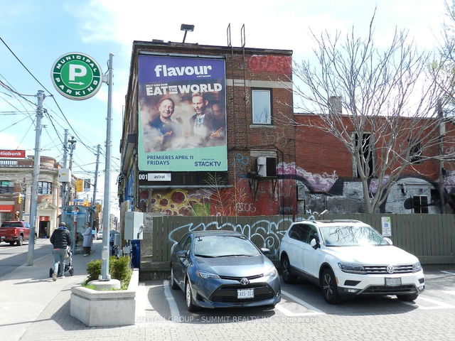 202 - 577 Gerrard Street