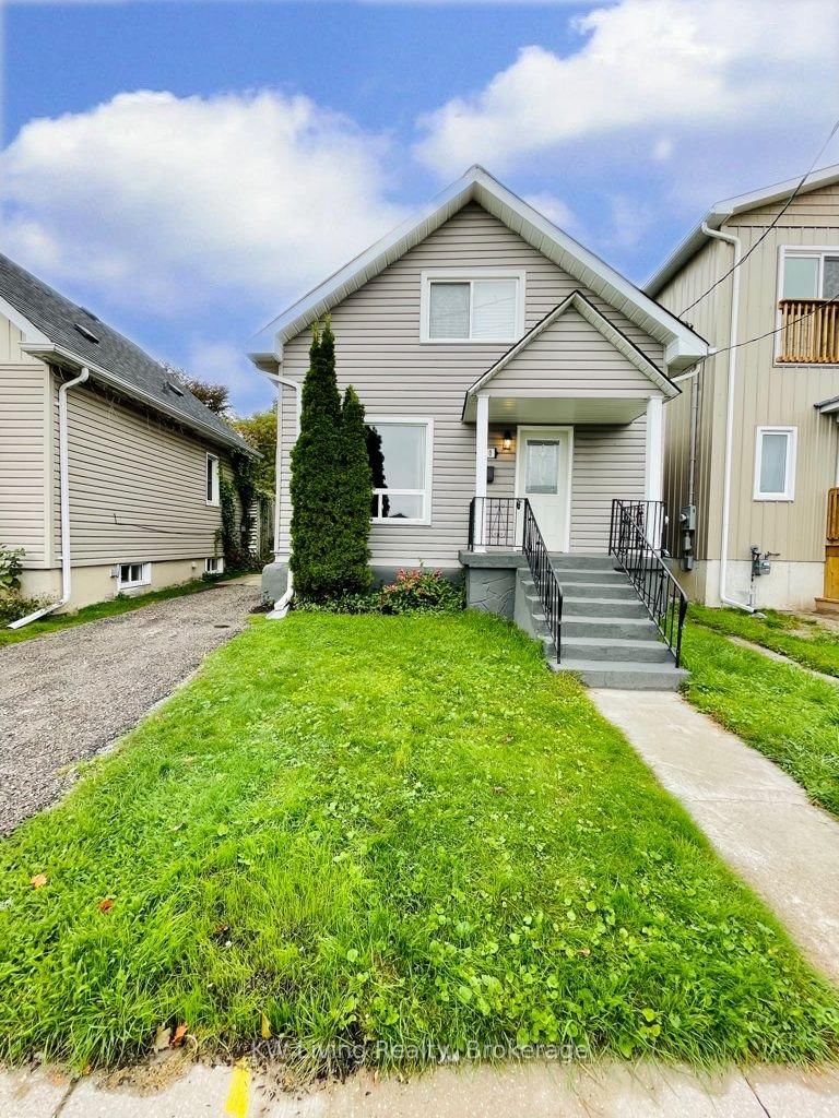 Detached House for lease at 310 Nassau Street, Oshawa, Vanier, L1J 4A8 - MLS: E12137631