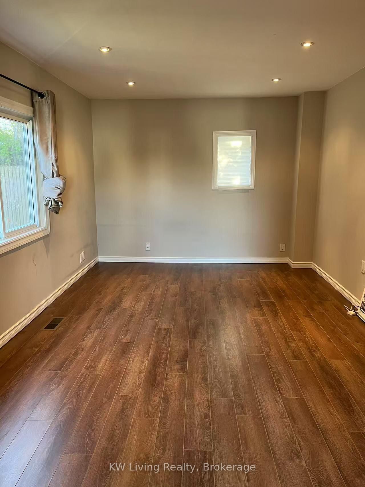 Detached House for lease at 310 Nassau Street, Oshawa, Vanier, L1J 4A8 - MLS: E12137631