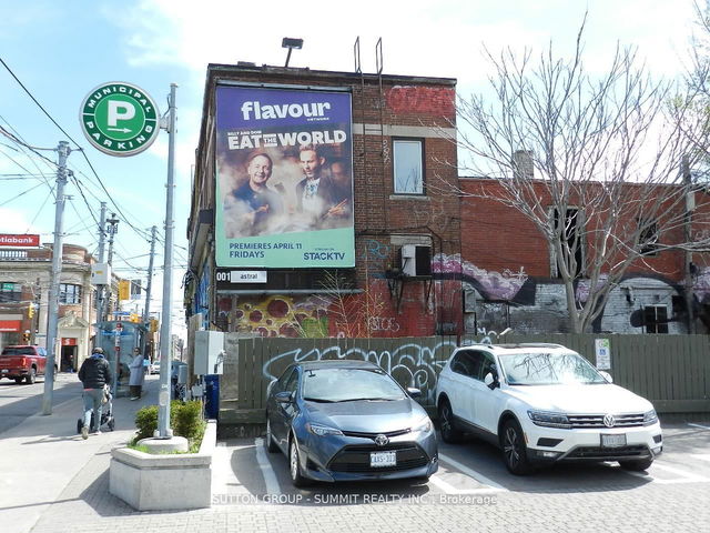 203 - 577 GERRARD Street