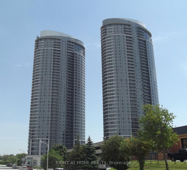 515 - 135 Village Green Square