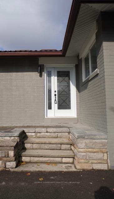 54 Bailey Crescent