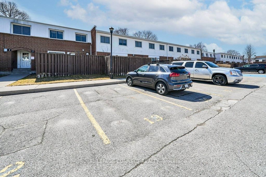 Townhouse sold at 13-1010 Glen Street, Oshawa, Lakeview, L1J 6J2 - MLS: E12139801