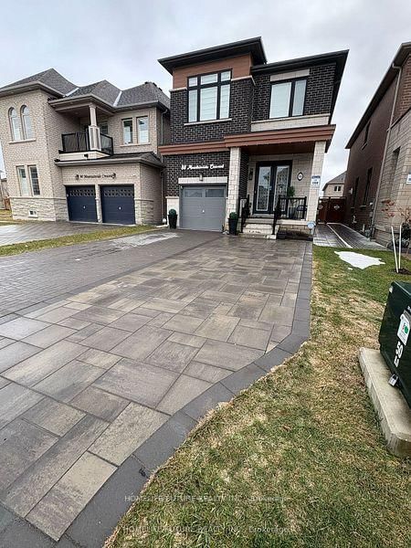 88 Mountainside Crescent