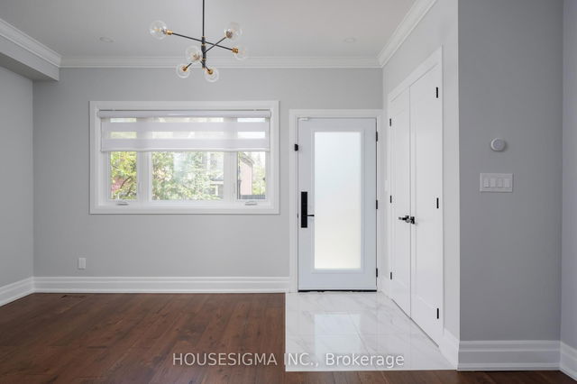 Upper - 72 Redwood Avenue