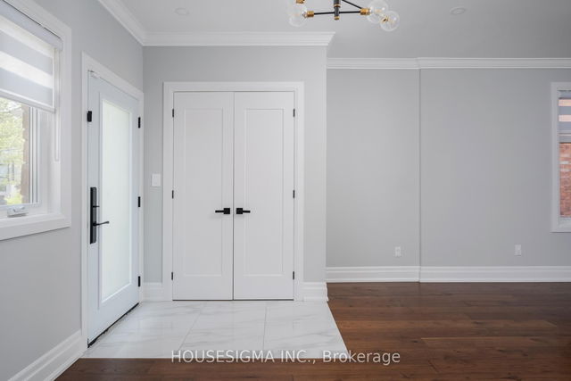 Upper - 72 Redwood Avenue