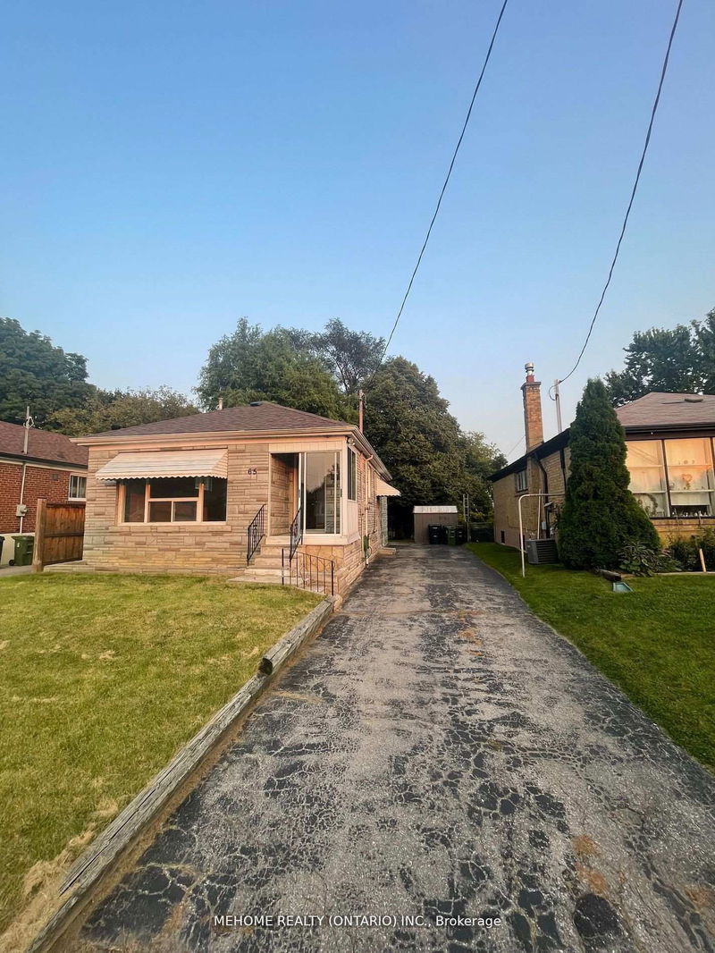 home for lease on BASEMENT-65 Miramar Crescent