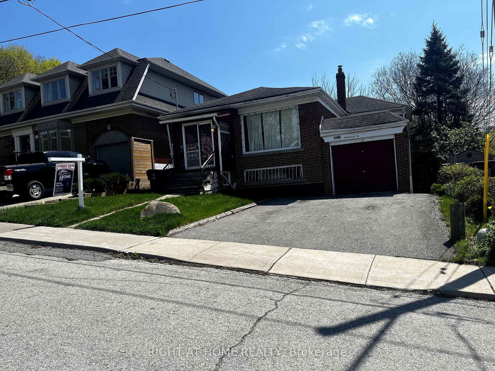 Detached House for sale at 33 Notley Place, Toronto, O'Connor-Parkview, M4B 2M7 - MLS: E12141568