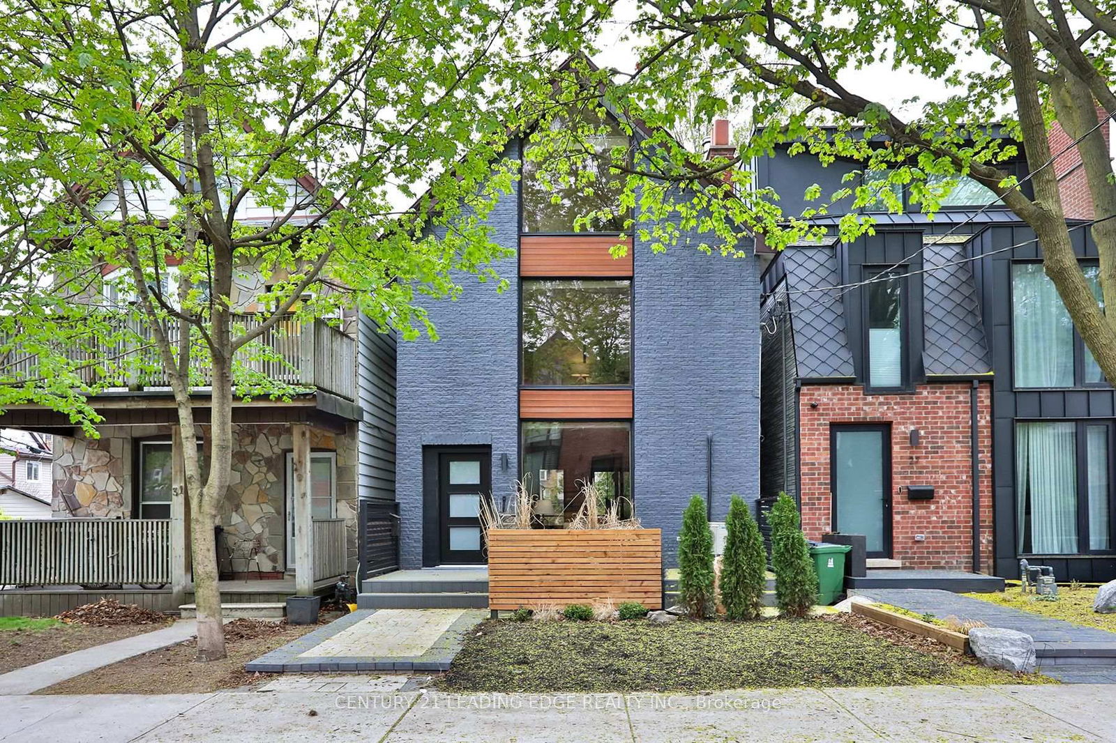 Detached House for sale at 29 Dingwall Avenue, Toronto, North Riverdale, M4K 1G9 - MLS: E12141654