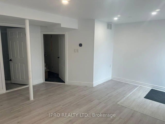 Unit 3 - 143 Chester Le Boulevard