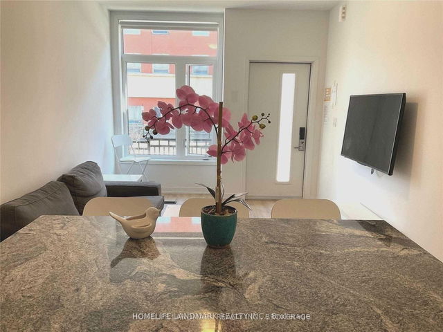 101 - 1780 Simcoe Street