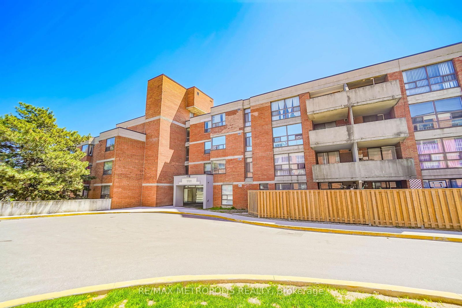 Condo for sale at 107-1701 McCowan Road, Toronto, Agincourt South-Malvern West, M1S 2Y3 - MLS: E12142806