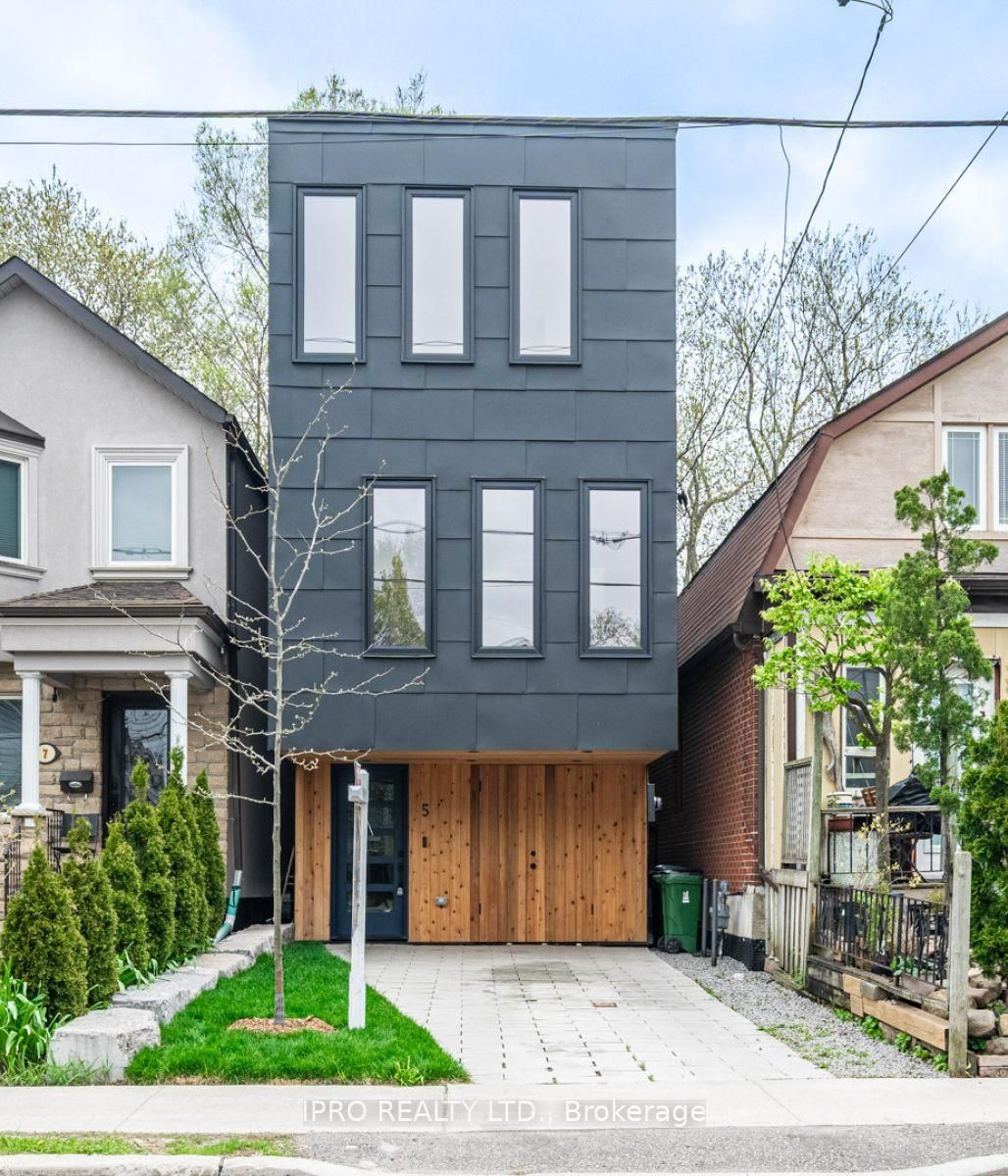 Detached House for sale at 5 Hamstead Avenue, Toronto, Woodbine-Lumsden, M4C 2S3 - MLS: E12143387