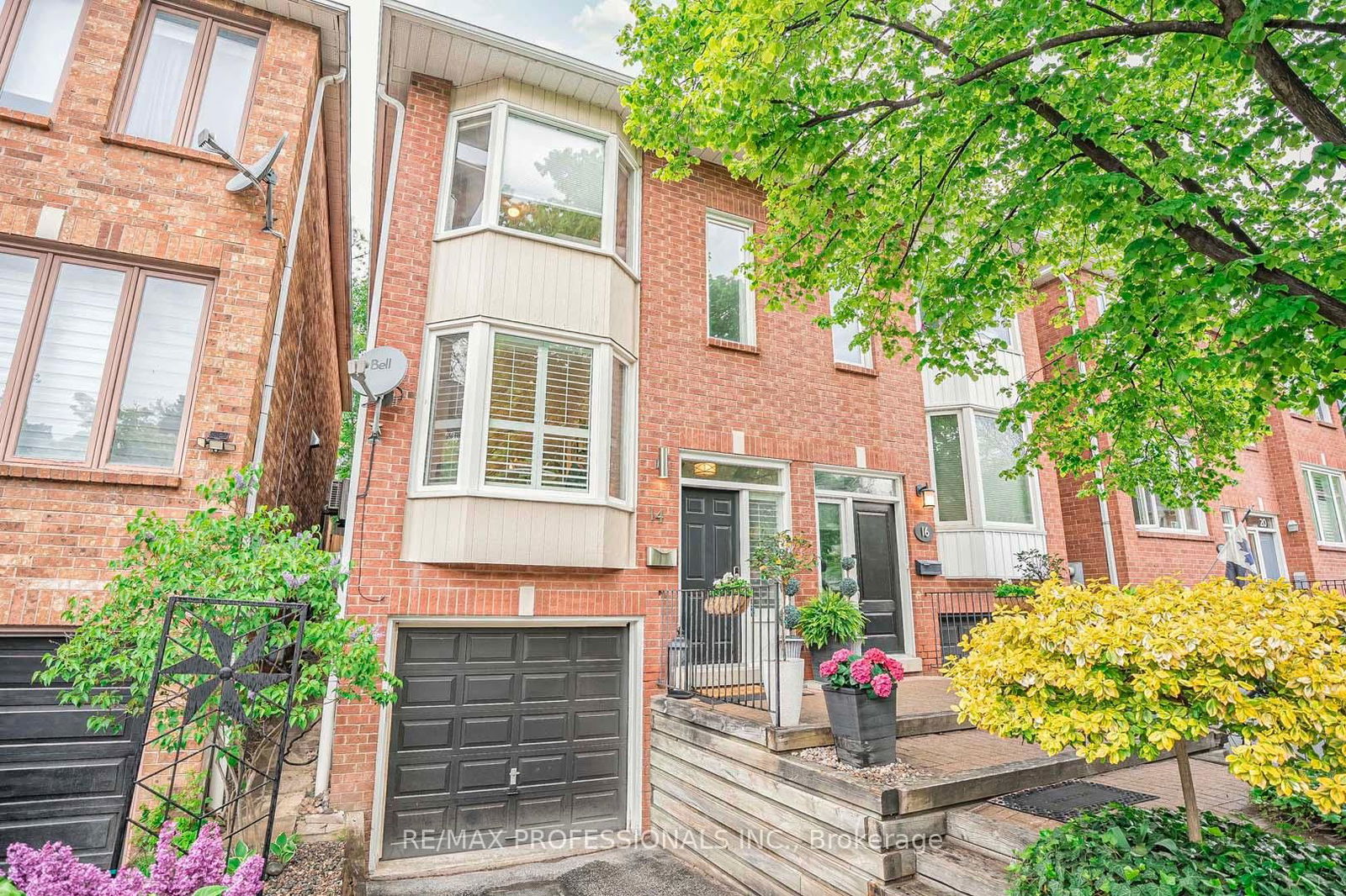 Semi-Detached House for sale at 14 Kellner Court, Toronto, Woodbine Corridor, M4L 3W4 - MLS: E12144045