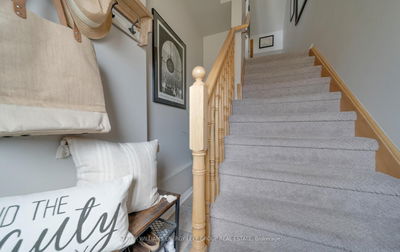 1557 Hummingbird Crt, Pickering - Highbush image-0-4