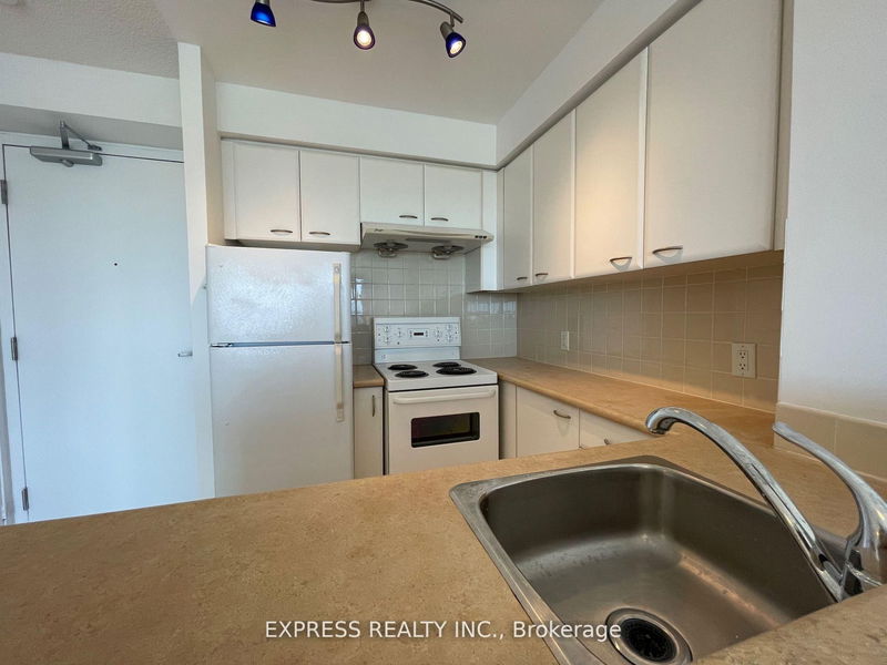 home for lease on 1910-38 Lee Centre Drive