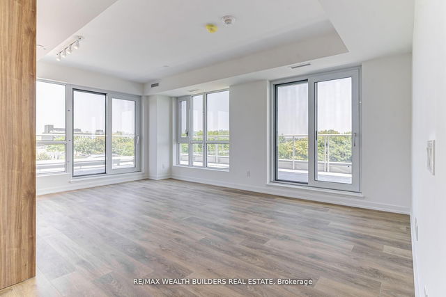 627 - 150 Logan Avenue
