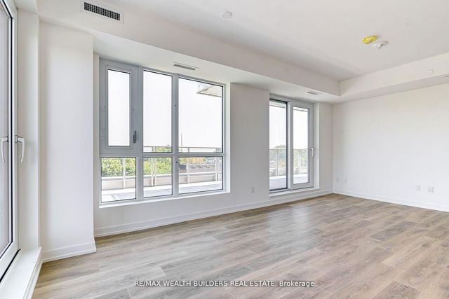 627 - 150 Logan Avenue