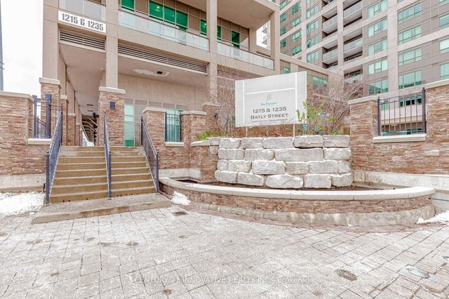 1002 - 1215 Bayly Street