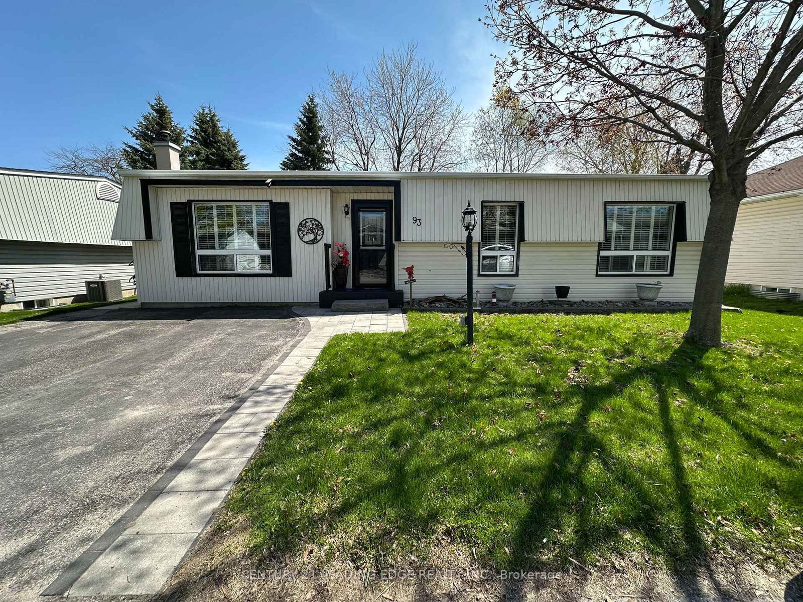 Detached House for sale at 93 Wilmot Trail, Clarington, Bowmanville, L1B 1A7 - MLS: E12145816