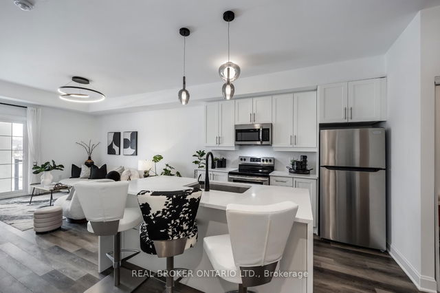 427 - 50 Lakebreeze Drive