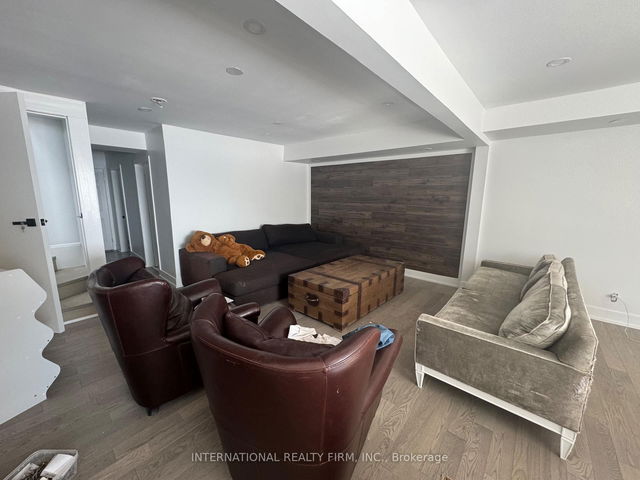 433 GUILDWOOD Parkway