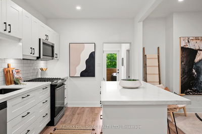 327 Kenilworth Ave, Toronto - The Beaches image-0-1