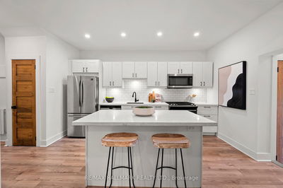 327 Kenilworth Ave, Toronto - The Beaches image-0-2