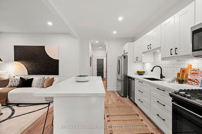 327 Kenilworth Ave, Toronto - The Beaches image-0-3