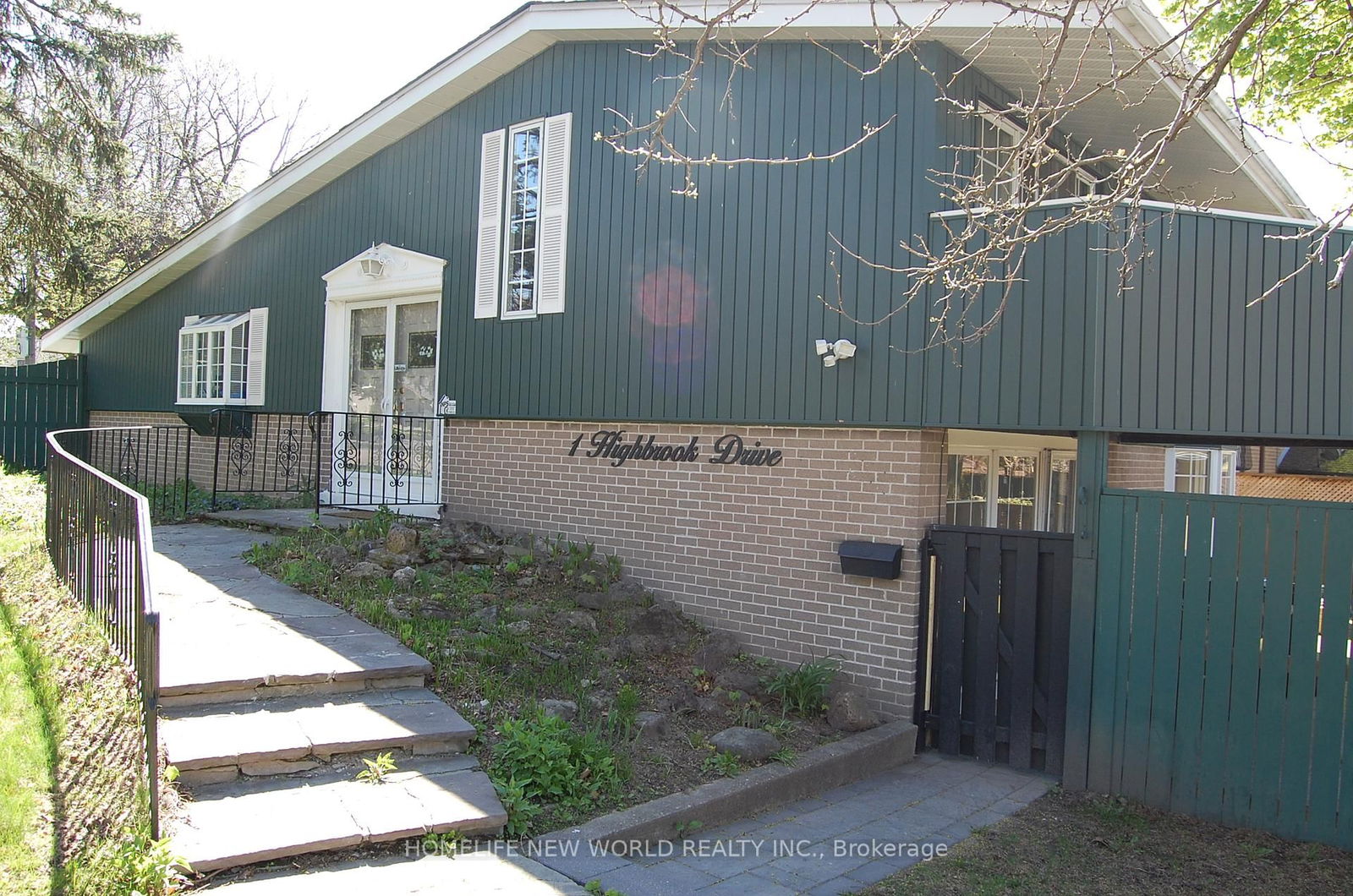 Detached House for sale at 1 Highbrook Drive, Toronto, Bendale, M1P 3L2 - MLS: E12146550