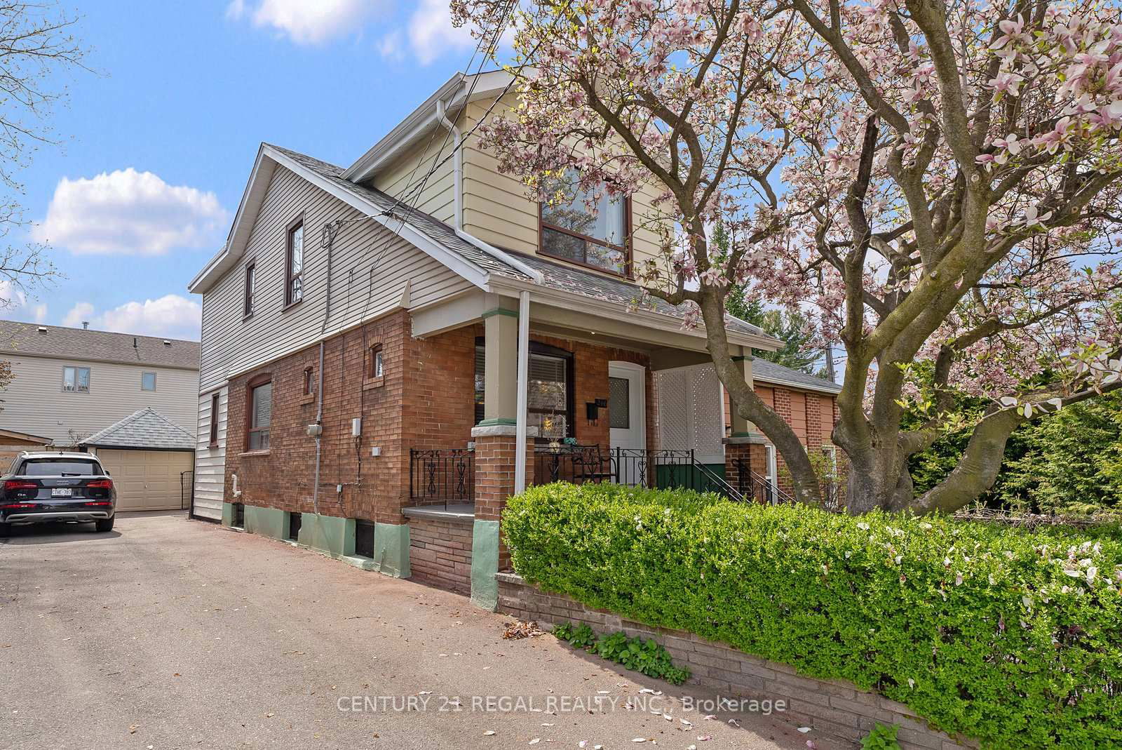 Detached House for sale at 246 Westlake Avenue, Toronto, Woodbine-Lumsden, M4C 4T2 - MLS: E12146979
