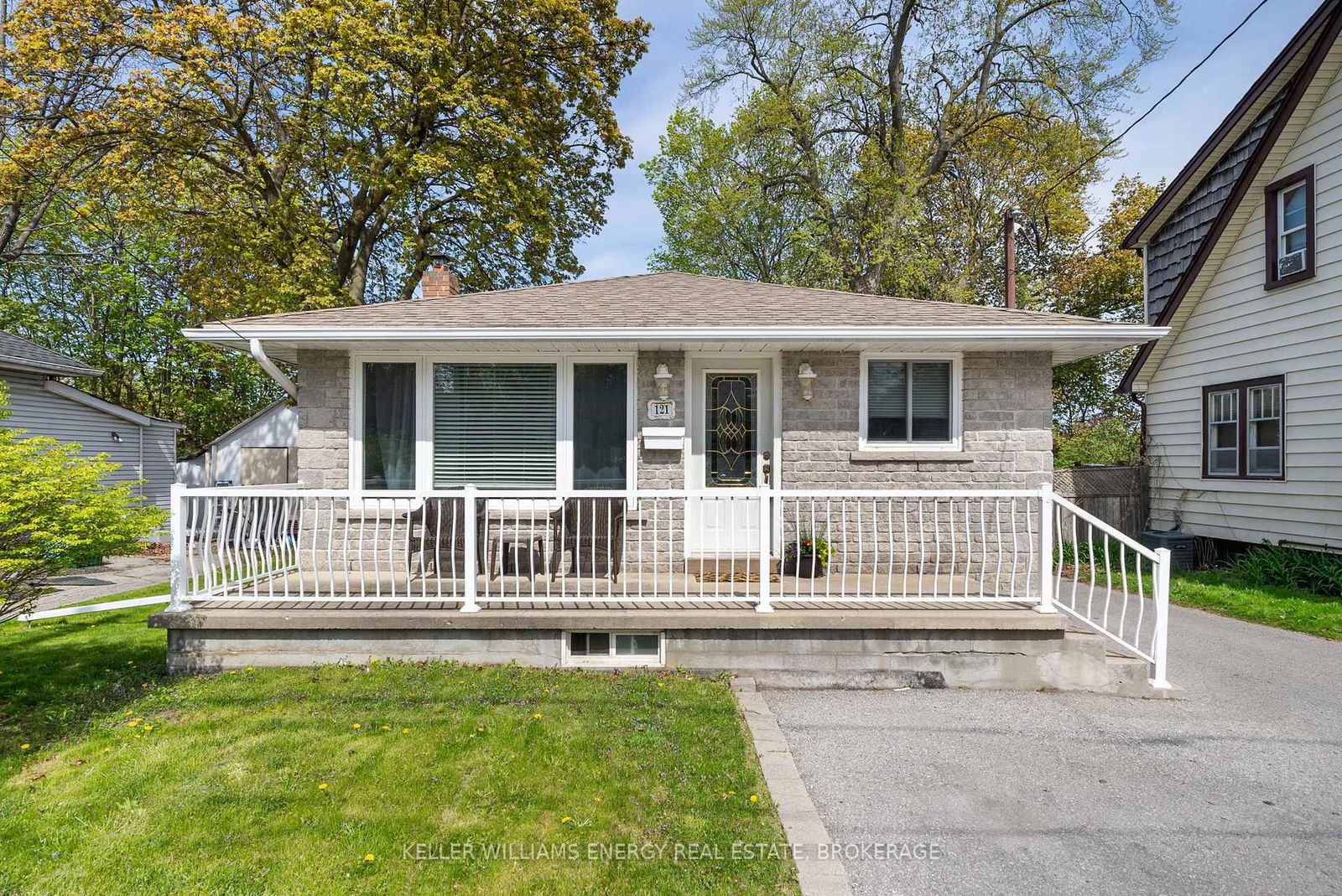 Detached House for sale at 121 Harmony Road, Oshawa, Donevan, L1H 6T4 - MLS: E12147587