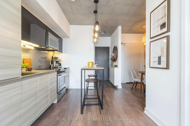 318 - 1190 Dundas Street