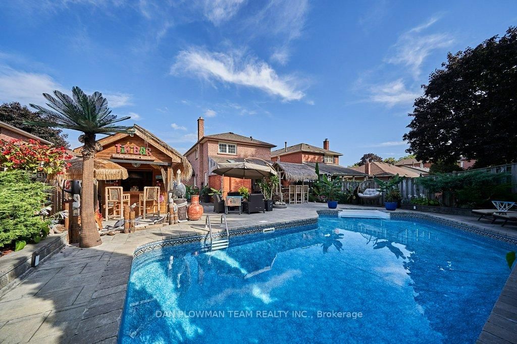 Property at 46 Canadian Oaks