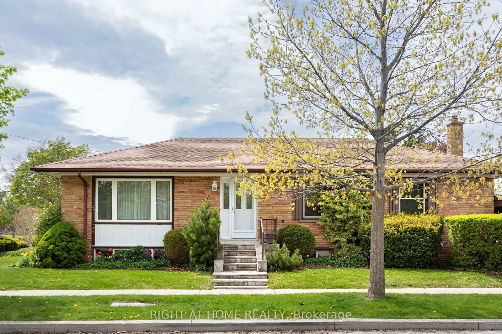 Detached House for sale at 22 Flintridge Road, Toronto, Dorset Park, M1P 1C1 - MLS: E12147796